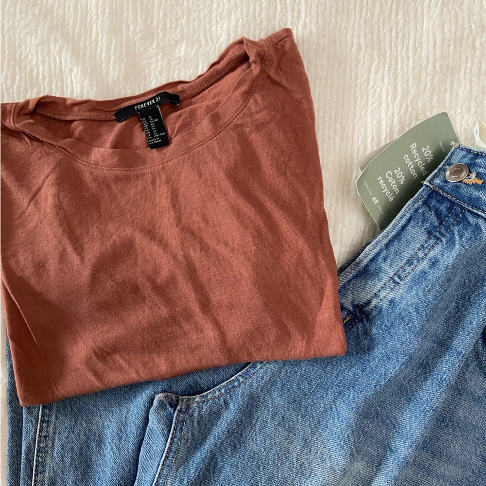 forever 21 | XL | tee w slit in the back